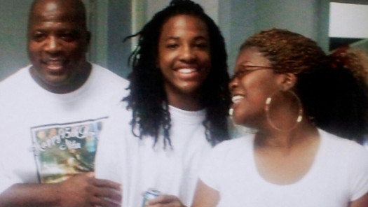 Kendrick Johnson, 17 and his parents.  (Google Images)