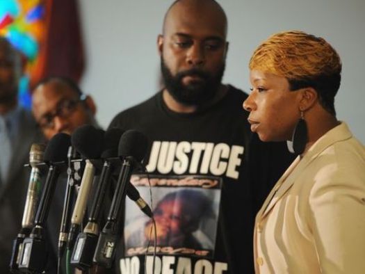 The Parents of Mike Brown. Michael Brown Sr. & Lesley McSpadden.  (Photo Credit: go.com)