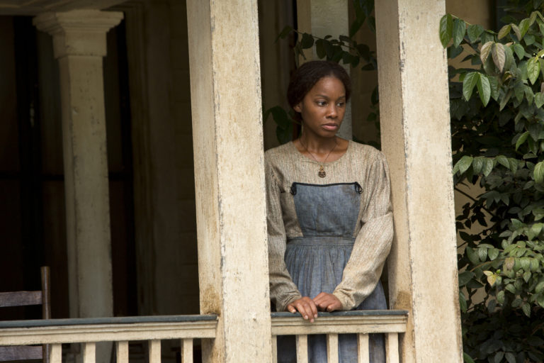 ‘Roots’ Co-Star Anika Noni Rose: ‘I Want to Be Challenged’
