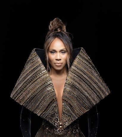 Canada: Deborah Cox Makes History at Music Hall of Fame